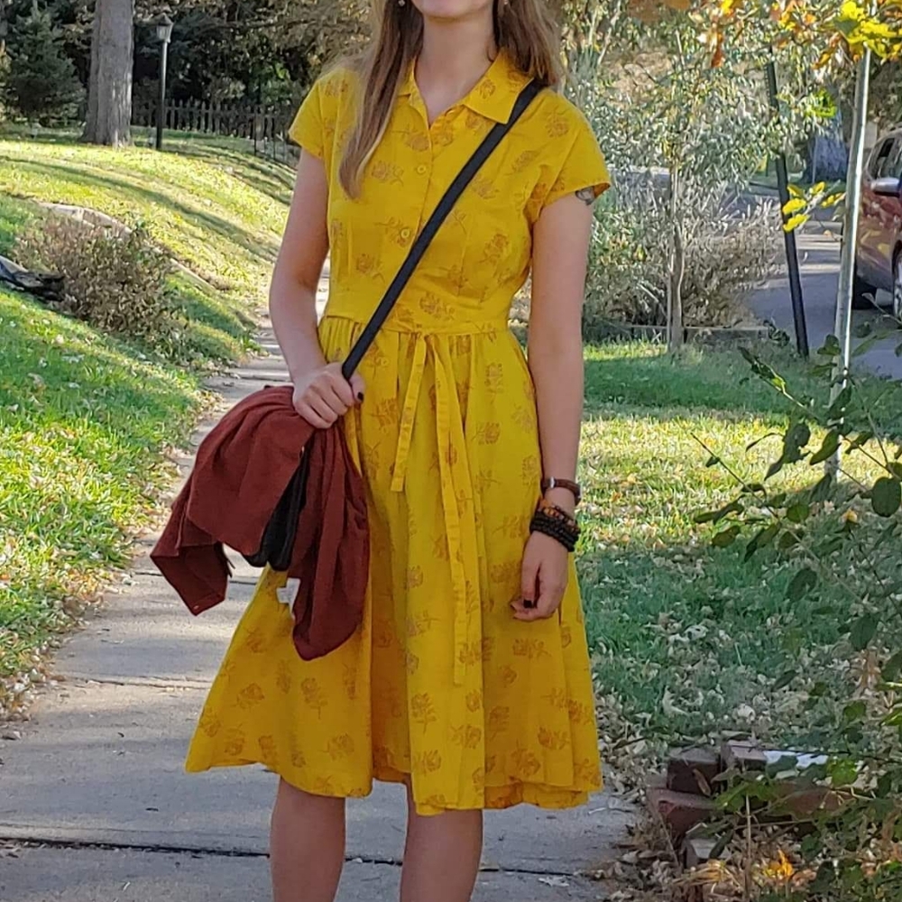 Vintage 1950s Japanese sunflower yellow button up floral dress - small